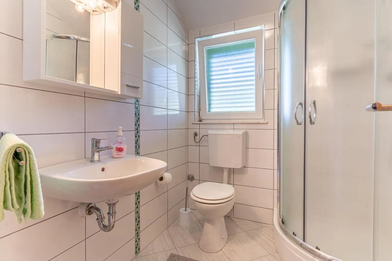 Apartmani Cres 0*,  Croatia